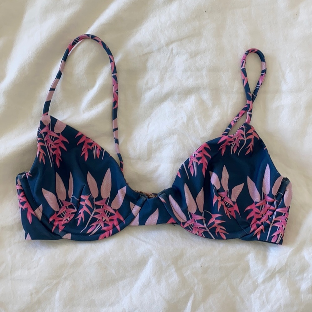 Acacia top
